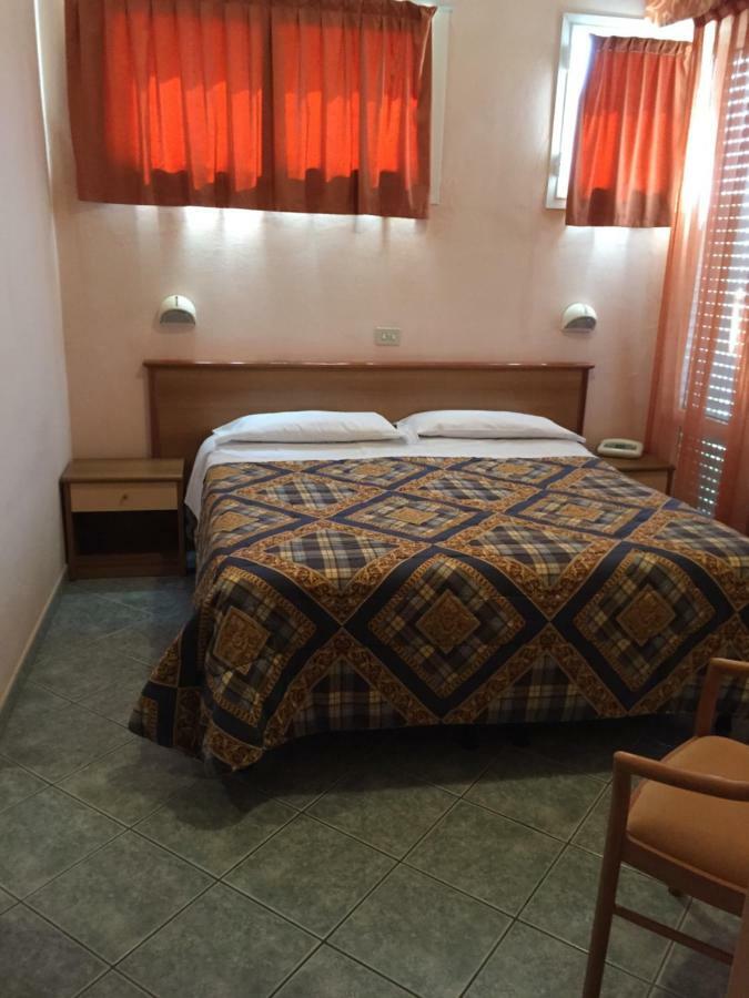 阿姆巴斯亚托里酒店 马里纳-迪-皮特拉桑塔 外观 照片